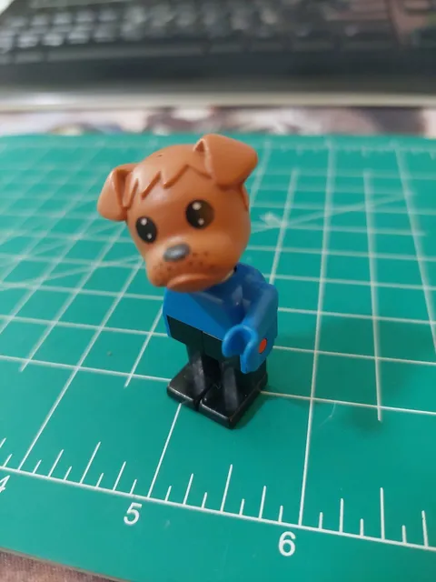 Vintage Fabuland Bertie Bulldog Police Chief fab2a Minifig Figure (Missing Arm)