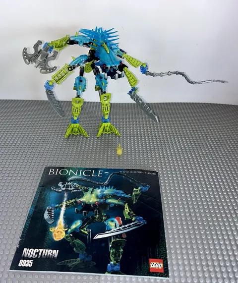 Lego 8734  Bionicle Warriors 8935 Nocturn.