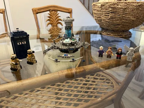 LEGO Ideas: Doctor Who (21304) - USED Mostly COMPLETE (SEE DESC FOR CONDITION)