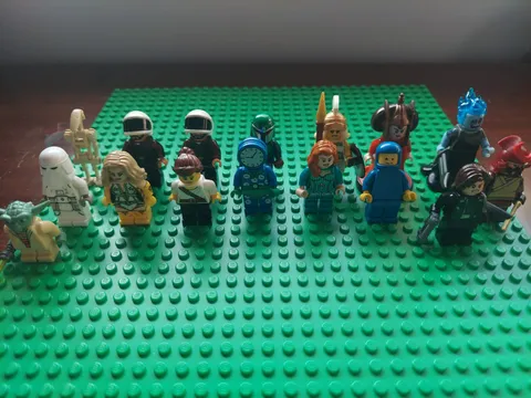 LEGO Minfigures Lot some are fake lego and some are really.