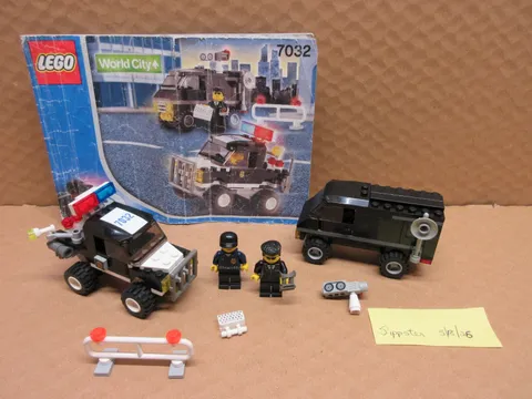 Lego World City Police and Rescue Police 4WD and Undercover Van (7032)