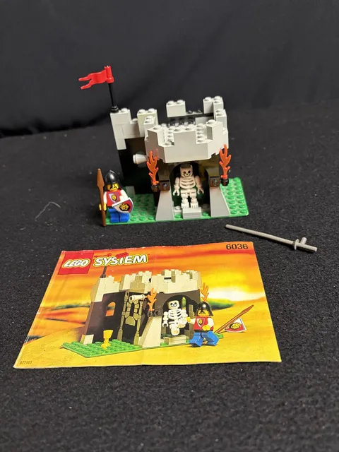 Lego 6036 Skeleton Surprise Castle → Royal Knights Knights from 1995