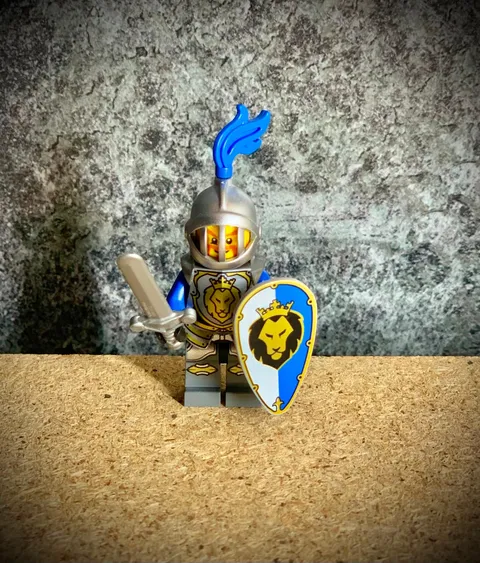 Lego Castle - cas523 - King's Knight Armor (2013) perfect condition