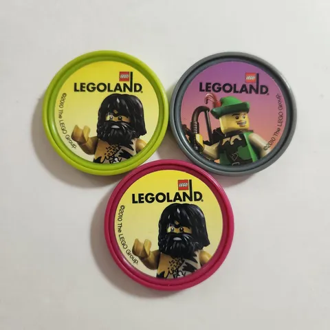 Legoland Windsor Resort UK Lego Pop Badge Lot Set of 3 Robin Hood Purple 2010
