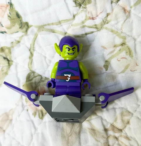 LEGO Green Goblin Glider minifigure 10784 Marvel Spider-man mini figure