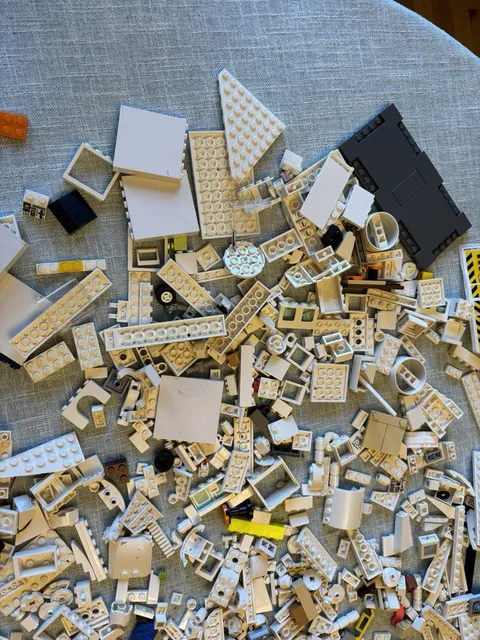 Lego 2 Lb Mixed Lot. Looks Like Parts To An Airplane. Clean (lot 1)