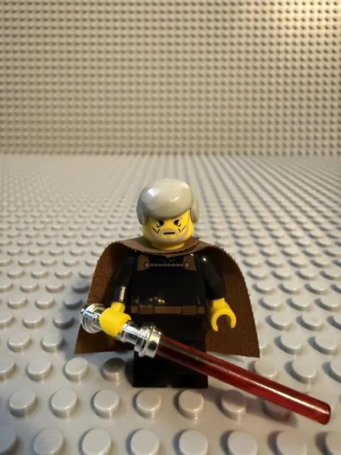 LEGO Star Wars Count Dooku Minifigure sw0060 With Lightsaber From 7103 Jedi Duel
