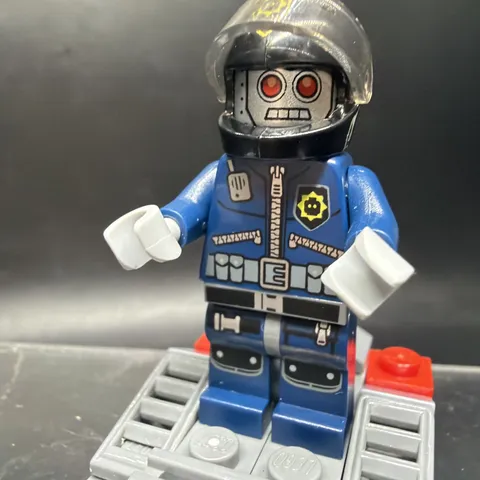 LEGO® Minifigure The LEGO® Movie tlm060 Robo SWAT Helmet No Body Armor Vest