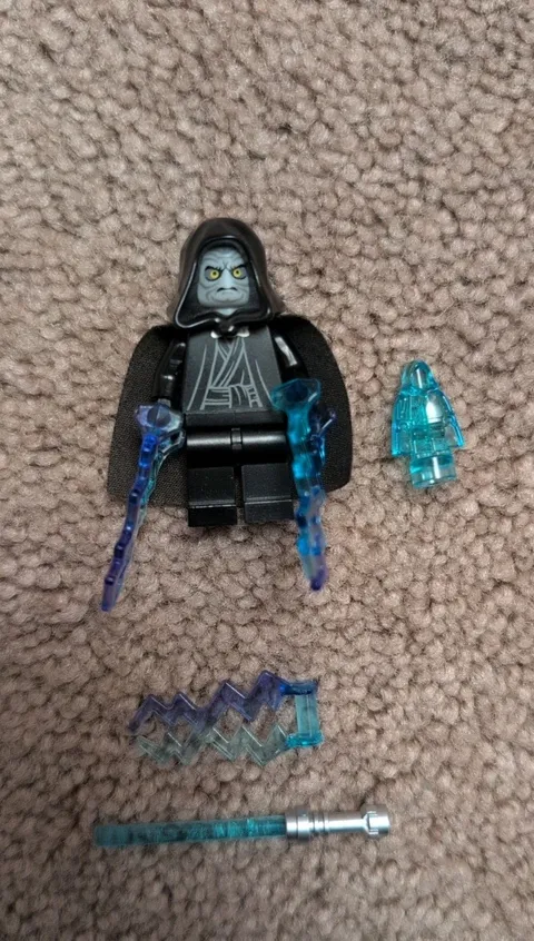 LEGO Star Wars Emperor Palpatine Plus Emperor Hologram. Free Shipping 