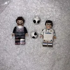 LEGO Soccer Minifigures Lionel Messi & Cristiano Ronaldo with 2 Soccer Balls