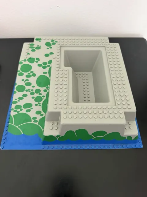 LEGO Raised Baseplate with Ramp and Pit 32x32 Gray Green Blue Part 2552 2552px4