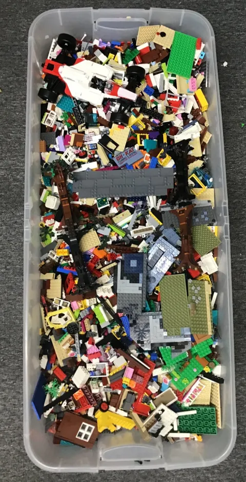 LEGO 25 POUND LOT OF MIXED BRICKS & PARITAL BUILD UPSIDE DOWN STRANGER THINGS
