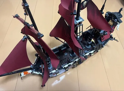 LEGO 4195 Queen Anne's Revenge Pirates Caribbean Ship Complete with Maunal