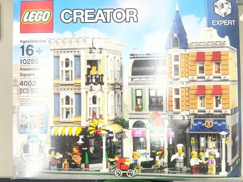 LEGO Creator 10255 Assembly Square New Sealed Box Not Perfect Free Shipping