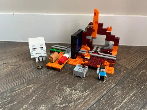 LEGO Minecraft: The Nether Portal Ambush (21255) Near Complete
