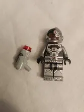 DC Comics Cyborg w/ Blaster Genuine Lego Minifigure 76028 Justice League