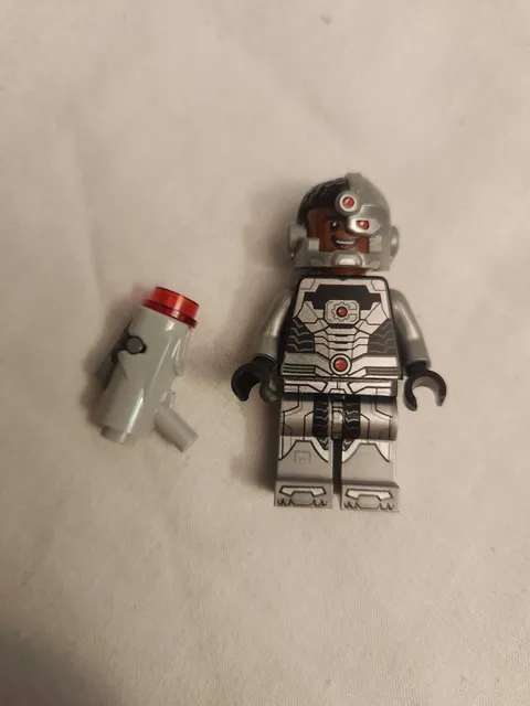 DC Comics Cyborg w/ Blaster Genuine Lego Minifigure 76028 Justice League