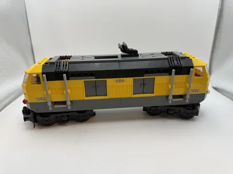 LEGO CITY 7939 Yellow Cargo Train Locomotive w/ 2 Minifigs Used