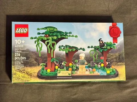 LEGO -- JANE GOODALL TRIBUTE BRAND NEW SEALED SET 40530