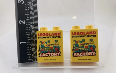 LEGO Duplo, Brick 1 x 2 x 2 w LEGOLAND Discovery Center Factory 2015 Pattern Lot