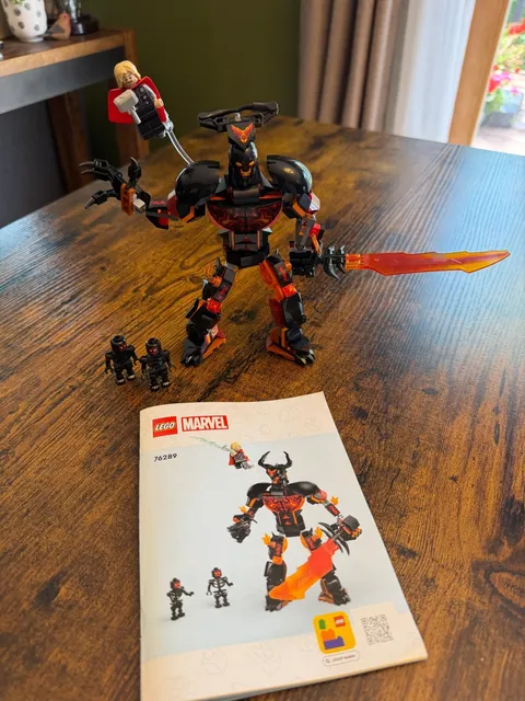 LEGO Super Heroes: Thor Vs. Surtur Construction Figure (76289)