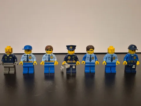 Lego City Minifigures, Police Lot Of 7 With Some Accessories