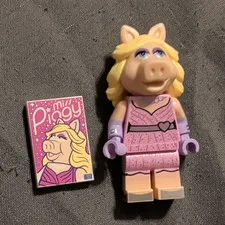 LEGO The Muppets Minifigures Miss Piggy Minifigure w/ Pink Tile 71033 2pc