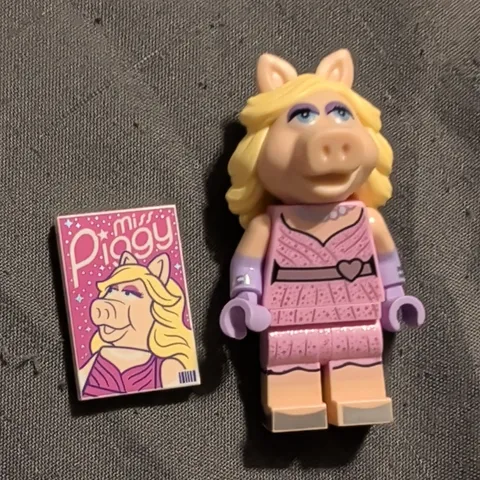 LEGO The Muppets Minifigures Miss Piggy Minifigure w/ Pink Tile 71033 2pc