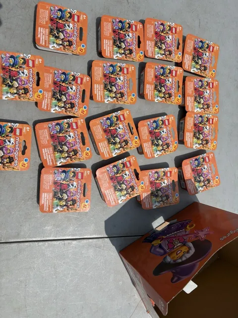 LEGO 71052 Minifigures Series 29  18 Total Boxes Plus Case