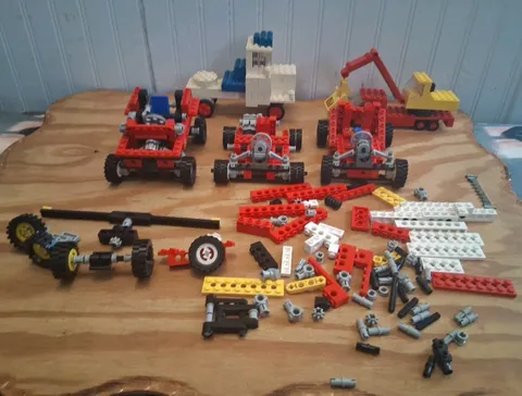 Lego Vintage Technic 90's Lot Of Parts 3 Carts, Parts Crane Beams Gears Axles 