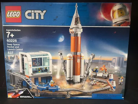 LEGO City: Deep Space Rocket and Launch Control (60228)