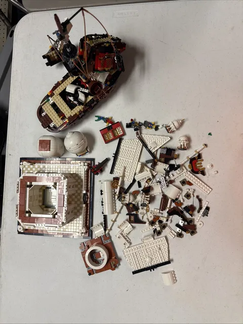 LEGO set #21056 Taj Mahal  Lego  31109 ship Missing Pieces Not Sure What Pieces