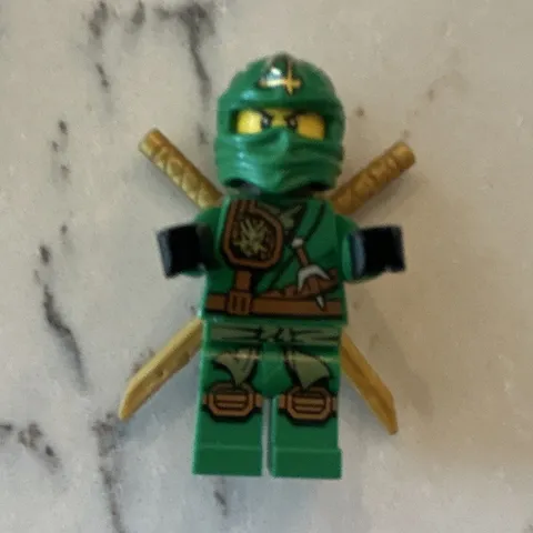LEGO NINJAGO Lloyd Jungle Robe W/ 2 Gold Swords Ninja Minifigure Brand New