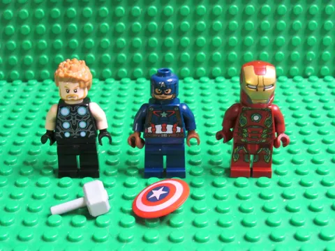 Lot LEGO Marvel Super Heroes Avengers minifigs Captain America Thor Iron Man G96