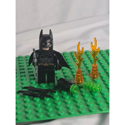 LEGO Batman Minifigure - Black Suit With Copper Belt - Sh0781 2021