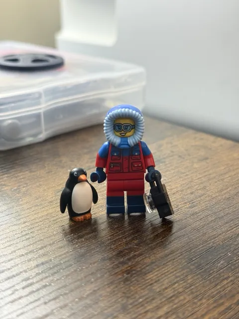 LEGO Series 16 Collectible Minifigure Wildlife Photographer with Stand - col250