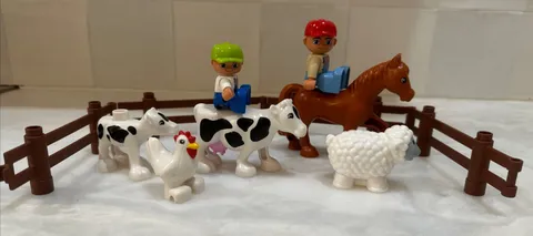 LEGO DUPLO Farm Animal figures.Lot of 7 Chicken Sheep Calf cow horse and fence.