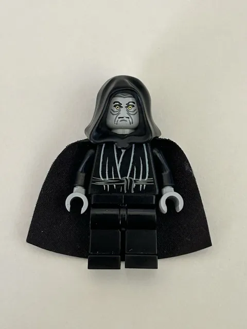 RARE LEGO Star Wars 2005 Emperor Palpatine Minifigure Light Grey Head sw0124