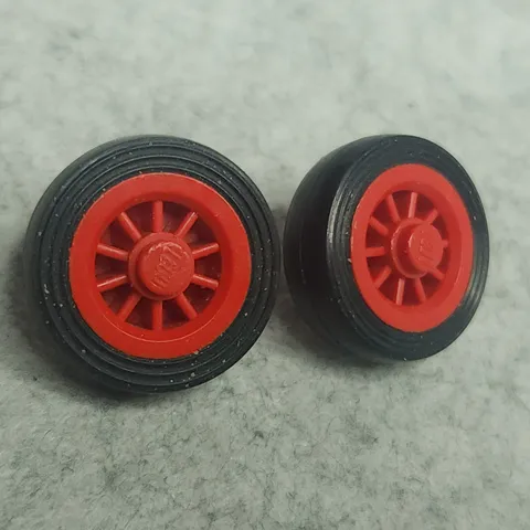 LEGO bb0019c01 Wheel Spoked 2x2 Black Tire Smooth Solid bb0019 132old Red x2