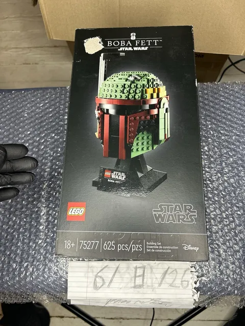 LEGO Star Wars: Boba Fett Helmet (75277) Factory Sealed!