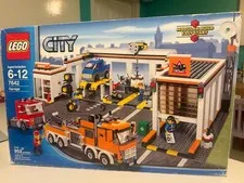 LEGO CITY: Garage (7642) - Excellent Condition 100% Complete w/ Box + Manuals