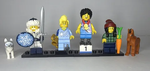 LEGO Minifigures Lot Dog Sledder Ice Skater Sprinter Carrot Costume + Animals