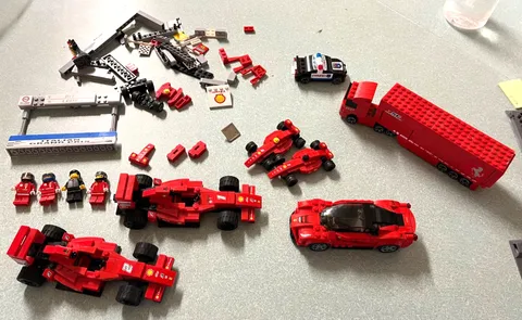 LEGO Ferrari lot....3 sets..with 4 minifigs..no boxes or instructions..as is