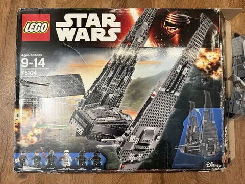 LEGO Star Wars: Kylo Ren's Command Shuttle (75104)