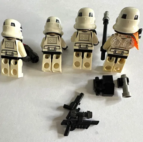 LEGO Star Wars Imperial Stormtrooper Squad leader w/orange Pauldron. 4 mini figs