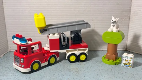 2022 LEGO DUPLO SET# 10969-FIRE TRUCK w/LIGHTS & SIREN 1FIG 1CAT NO BOX/INSTRUCT