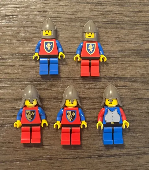 Castle Lego! vintage lion crusader knights- lot of minifigures, good condition