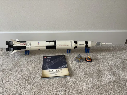 LEGO 21309 NASA Apollo Saturn V Rocket RETIRED 99% complete READ DESCRIPTION