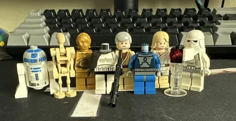 LEGO Star Wars Minifigure Lot of 6 - R2-D2 C-3PO Luke Leia Stormtrooper