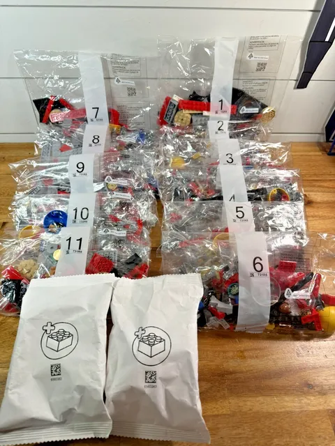 LEGO 21358 Ideas Minifigure Vending Machine 11 Sealed bags & glass Complete Set